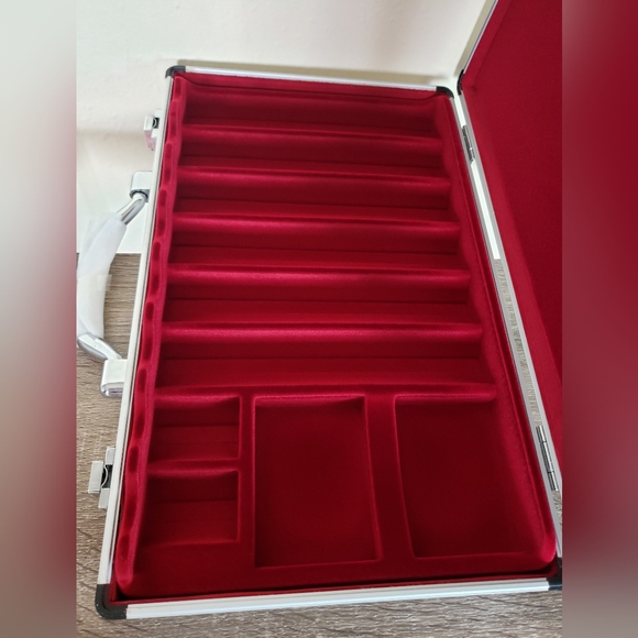 Poker Chips Case 400 w/ card capacity & 2 decks of cards - bulk or individually - Picture 7 of 11